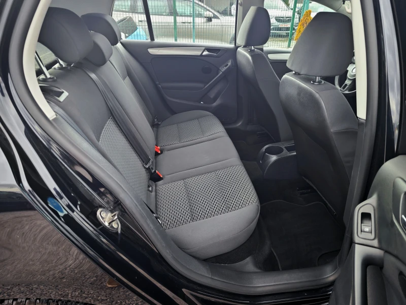 VW Golf 1.6 TDi, снимка 14 - Автомобили и джипове - 53529023