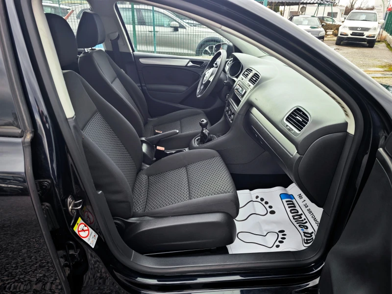 VW Golf 1.6 TDi, снимка 11 - Автомобили и джипове - 53529023
