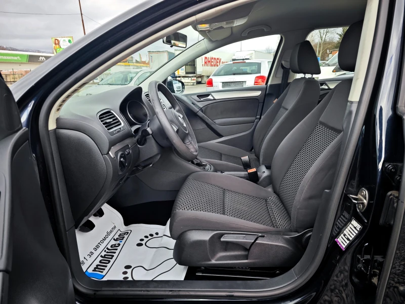 VW Golf 1.6 TDi, снимка 9 - Автомобили и джипове - 53529023