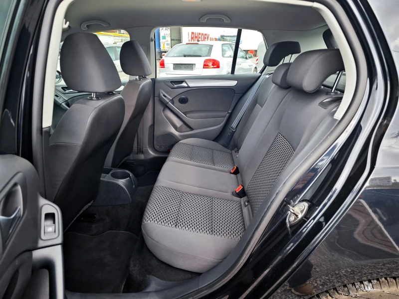VW Golf 1.6 TDi, снимка 13 - Автомобили и джипове - 53529023