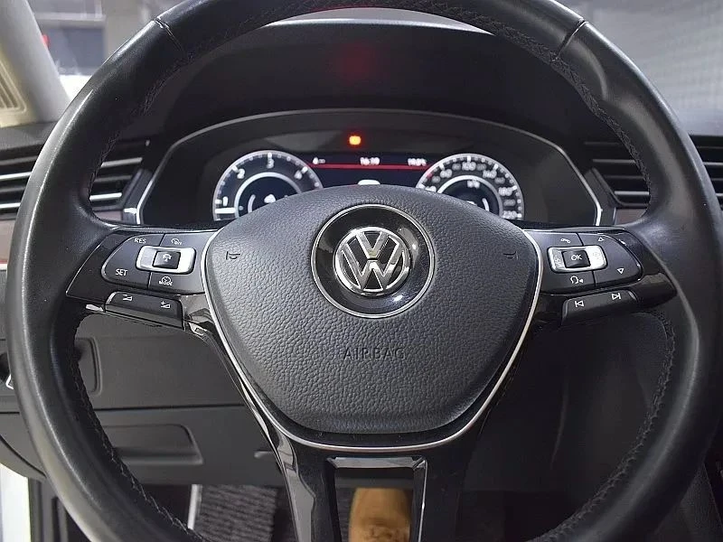 VW Passat, снимка 12 - Автомобили и джипове - 56687884