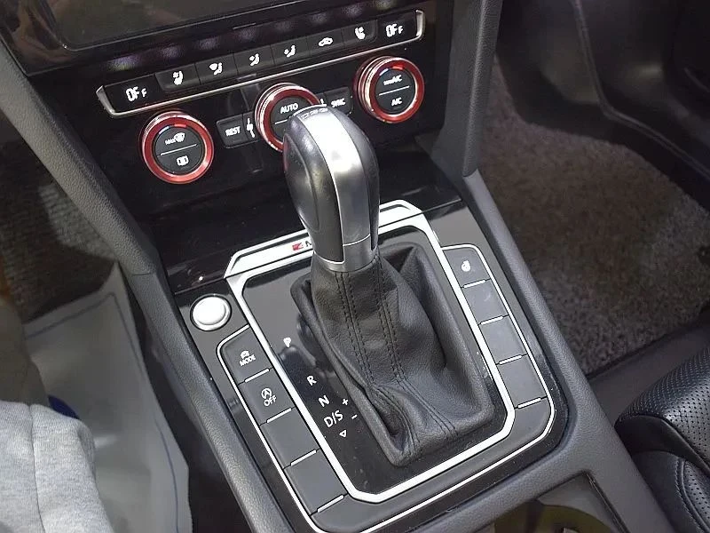 VW Passat, снимка 9 - Автомобили и джипове - 56687884