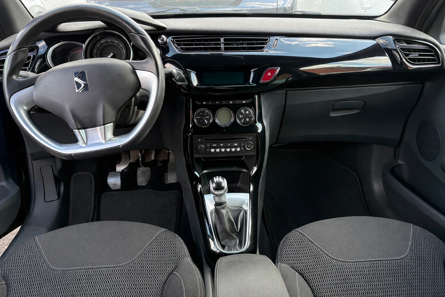 Citroen DS3 1.4HDI, снимка 10 - Автомобили и джипове - 53475581