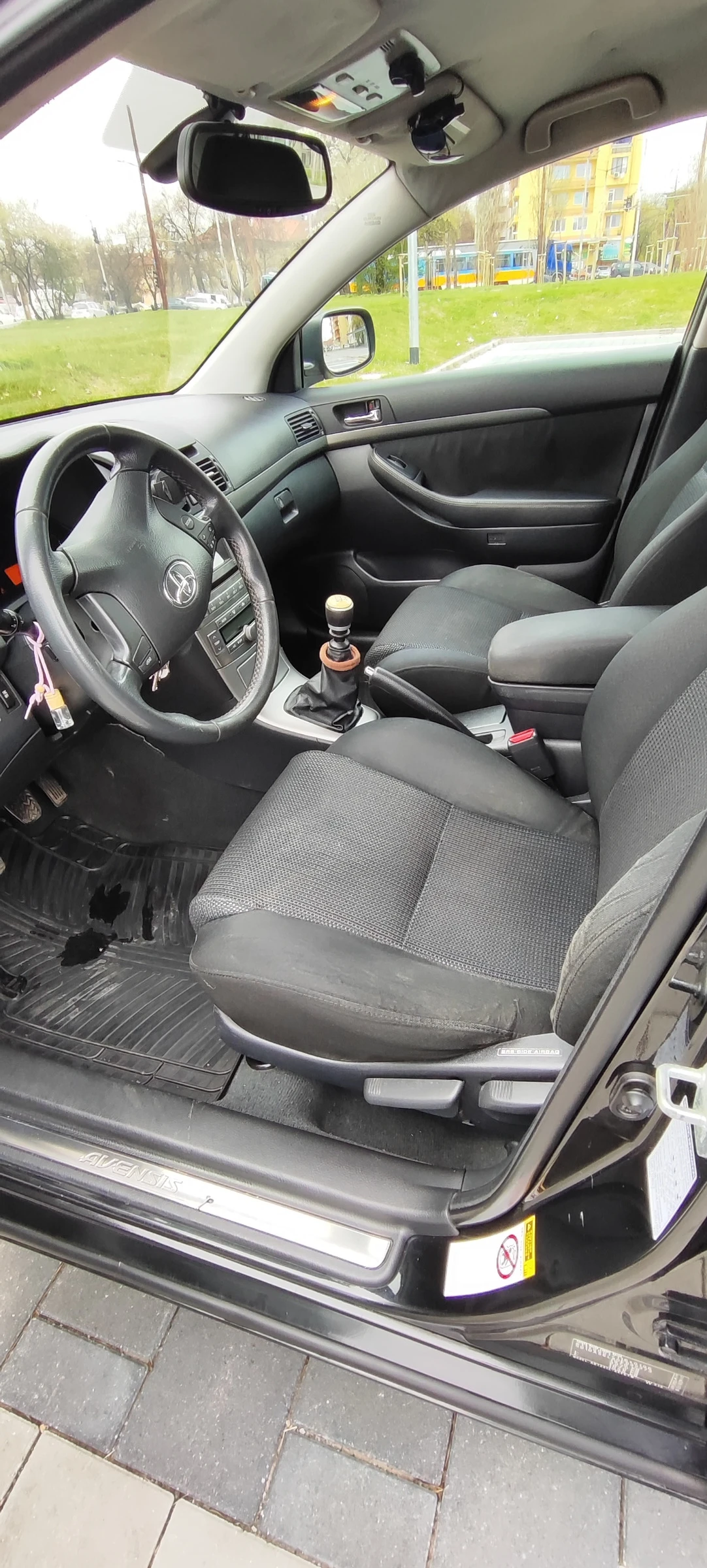 Toyota Avensis 2.2 D4D, снимка 9 - Автомобили и джипове - 54205455