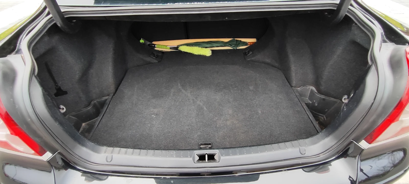 Toyota Avensis 2.2 D4D, снимка 13 - Автомобили и джипове - 54205455