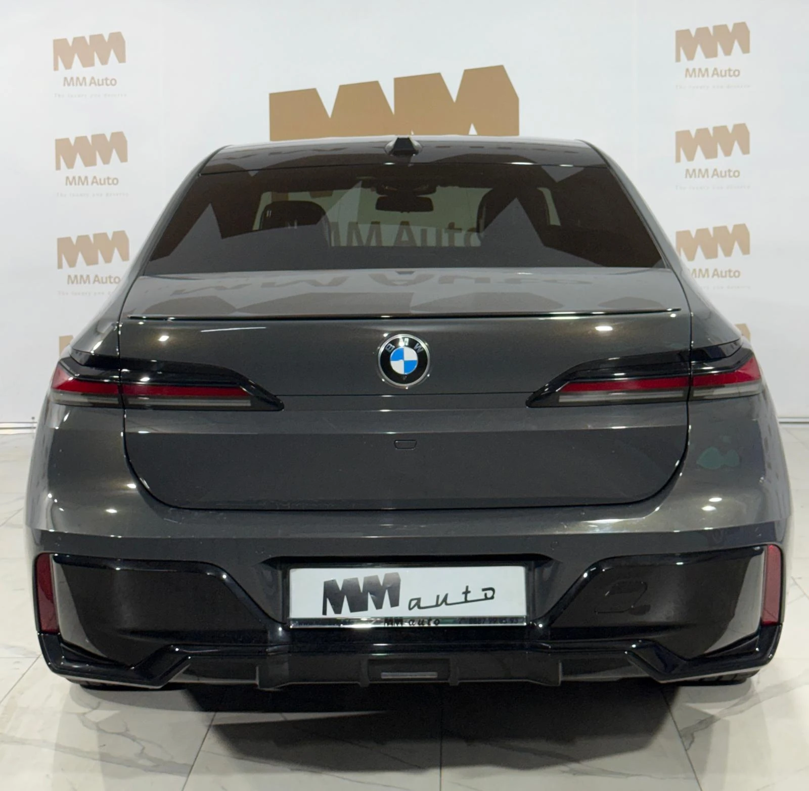 BMW 740 d xDrive* MSportPRO* IconicGlow* B&W* Carbon* HuD, снимка 5 - Автомобили и джипове - 54626299
