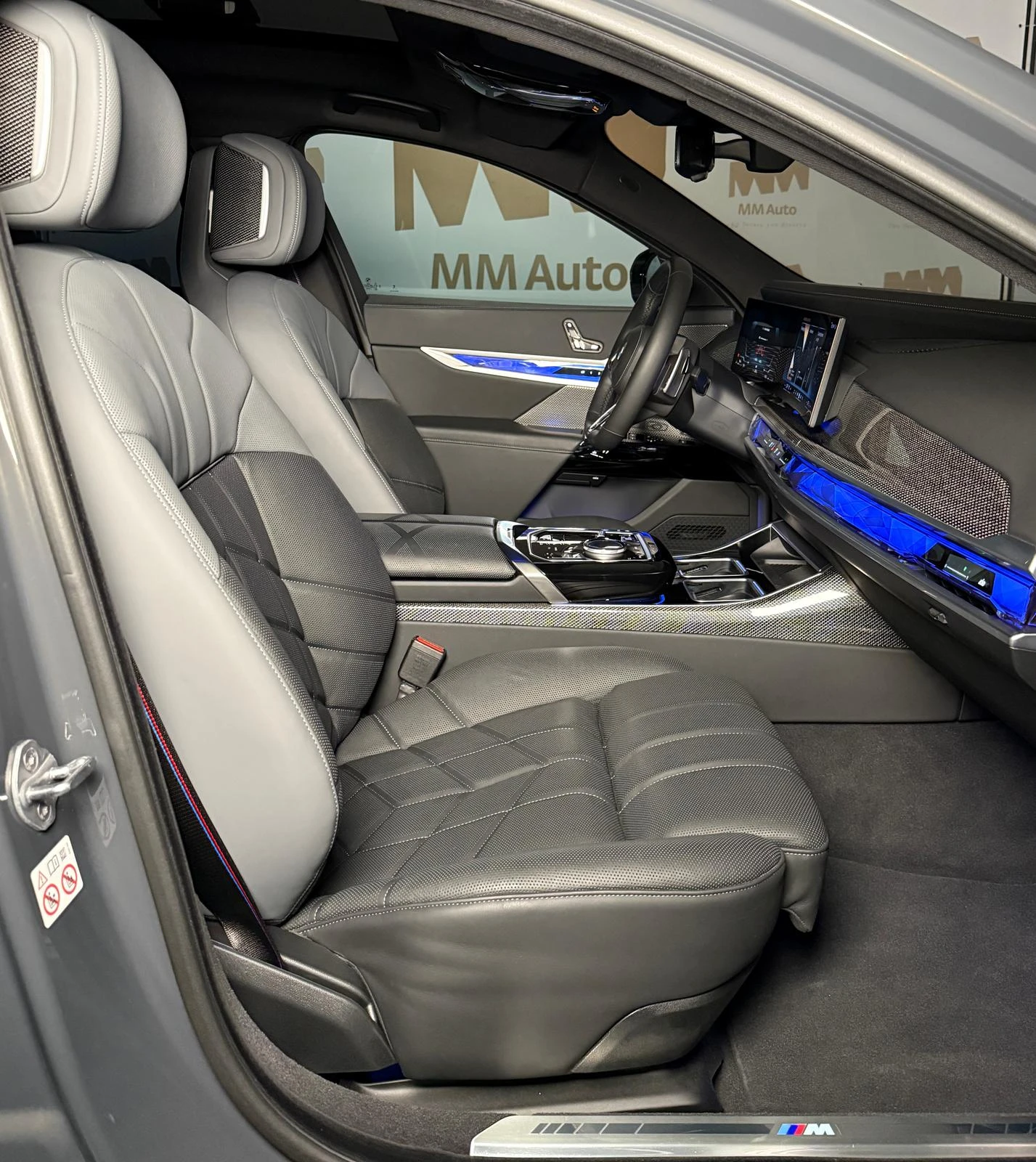 BMW 740 d xDrive* MSportPRO* IconicGlow* B&W* Carbon* HuD, снимка 10 - Автомобили и джипове - 54626299
