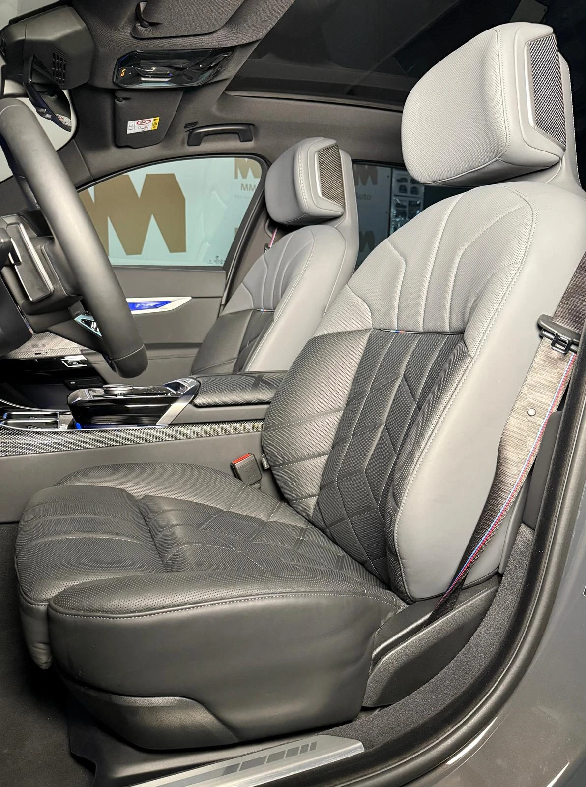 BMW 740 d xDrive* MSportPRO* IconicGlow* B&W* Carbon* HuD, снимка 8 - Автомобили и джипове - 54626299