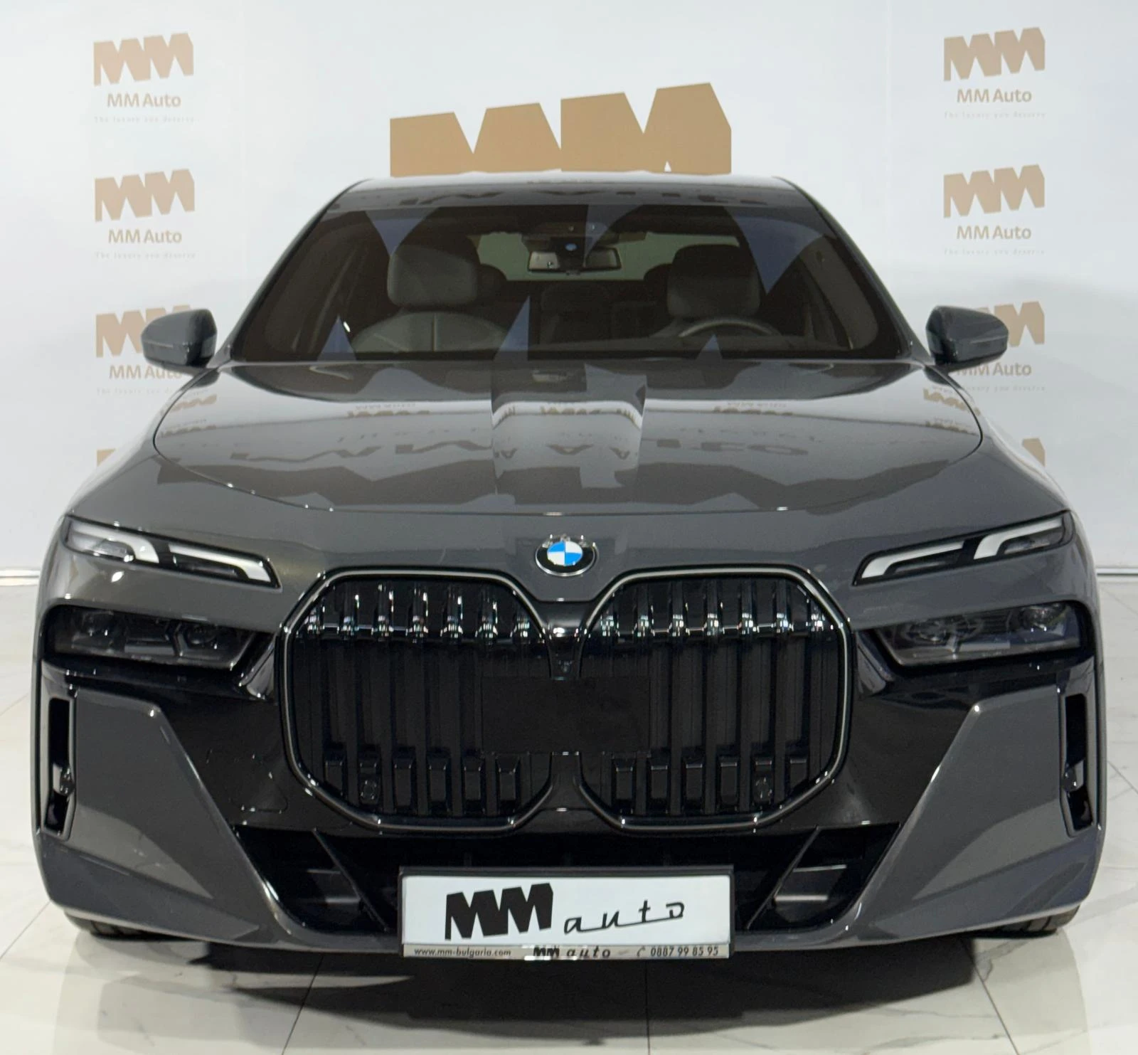 BMW 740 d xDrive* MSportPRO* IconicGlow* B&W* Carbon* HuD, снимка 4 - Автомобили и джипове - 54626299