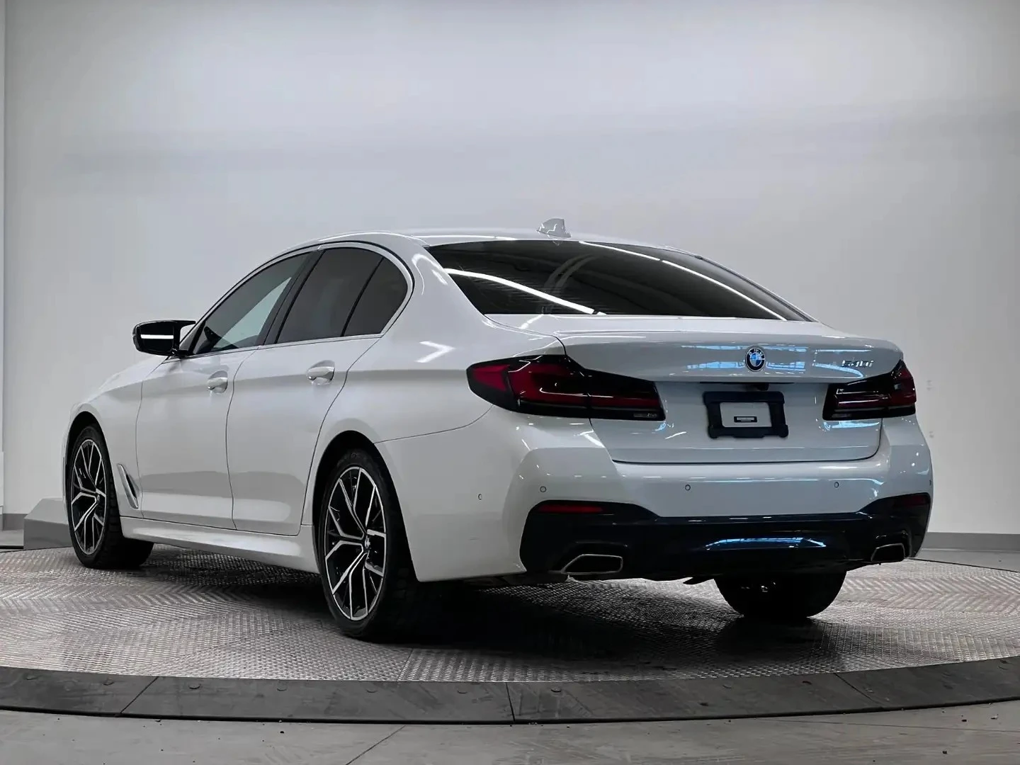 BMW 540 xDrive 40i* FACE* КОЖА* НАВИ* ПАНО* АВТОКРЕДИТ, снимка 3 - Автомобили и джипове - 55657182