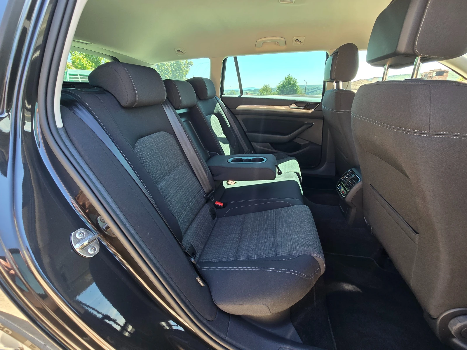 VW Passat Digital* 4x4* Camera* Matrix* Подгрев* Distronic, снимка 12 - Автомобили и джипове - 55779796