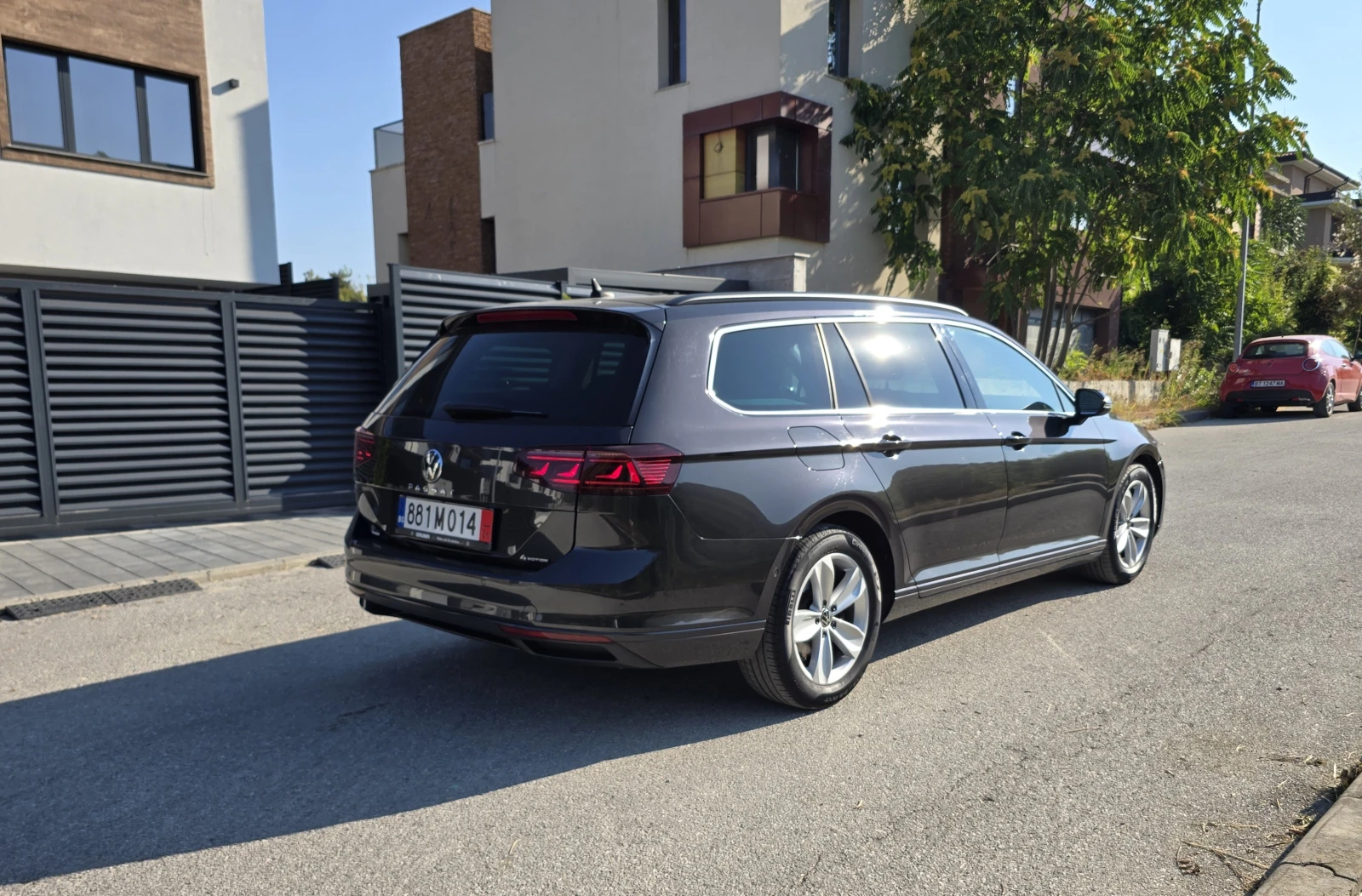 VW Passat Digital* 4x4* Camera* Matrix* Подгрев* Distronic, снимка 2 - Автомобили и джипове - 55779796