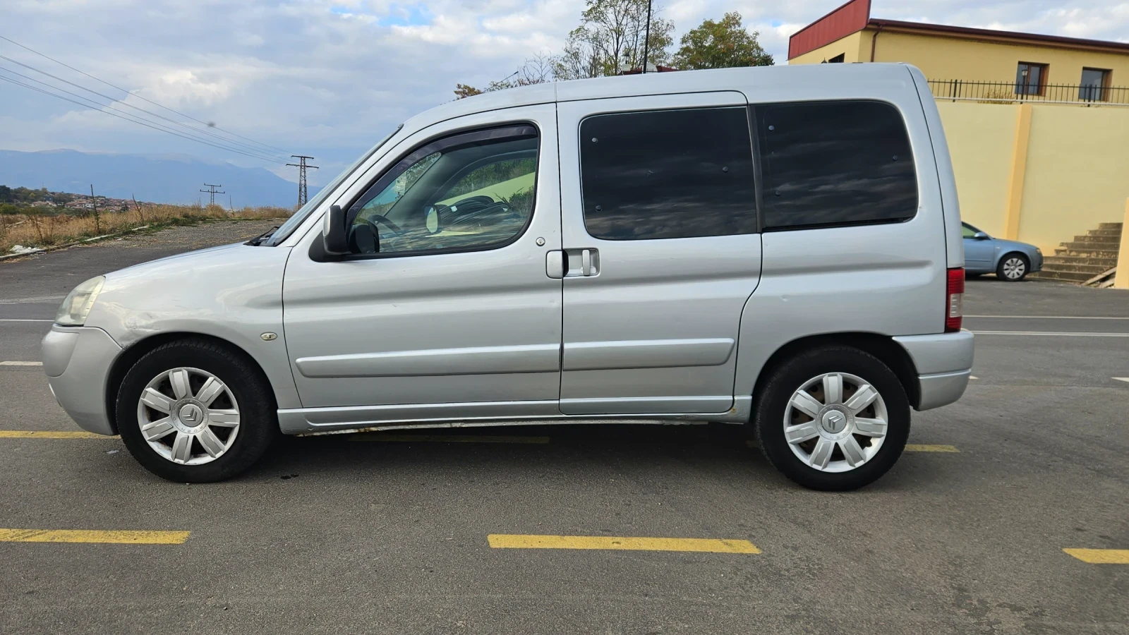 Citroen Berlingo 1.6 HDI, снимка 8 - Автомобили и джипове - 56618500