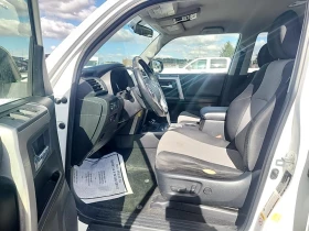 Toyota 4runner 4.0* V6* ПОДГРЕВ* КАМЕРА* КЕЙЛЕС* LANE* ASSIST, снимка 11