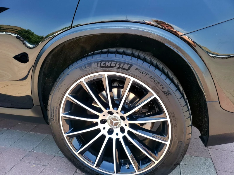 Mercedes-Benz GLC 250 Coupe/9 G TRONIC/ AMG, снимка 4 - Автомобили и джипове - 52206916