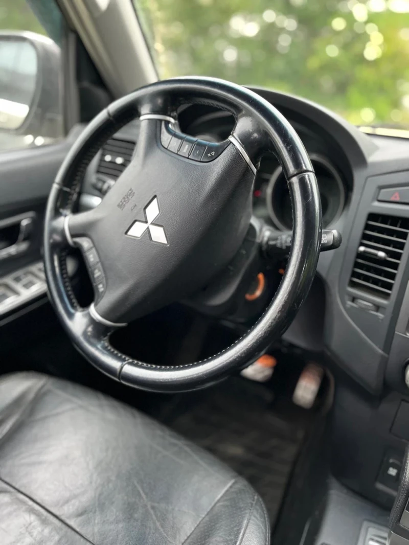 Mitsubishi Pajero, снимка 13 - Автомобили и джипове - 53047707