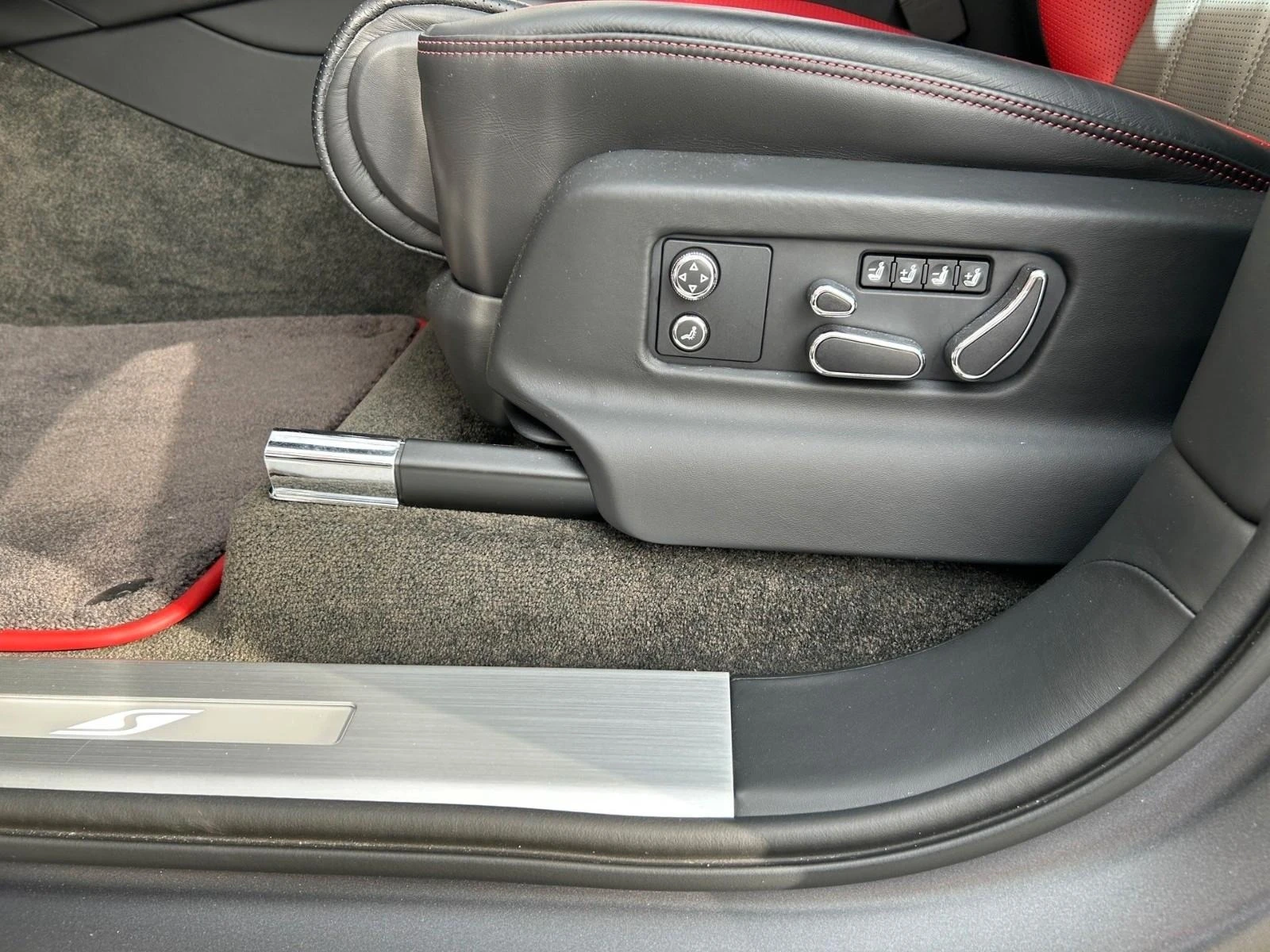 Bentley Bentayga S V8/CERAMIC/CARBON/NAIM/PANO/TV/HEAD UP/ - изображение 5