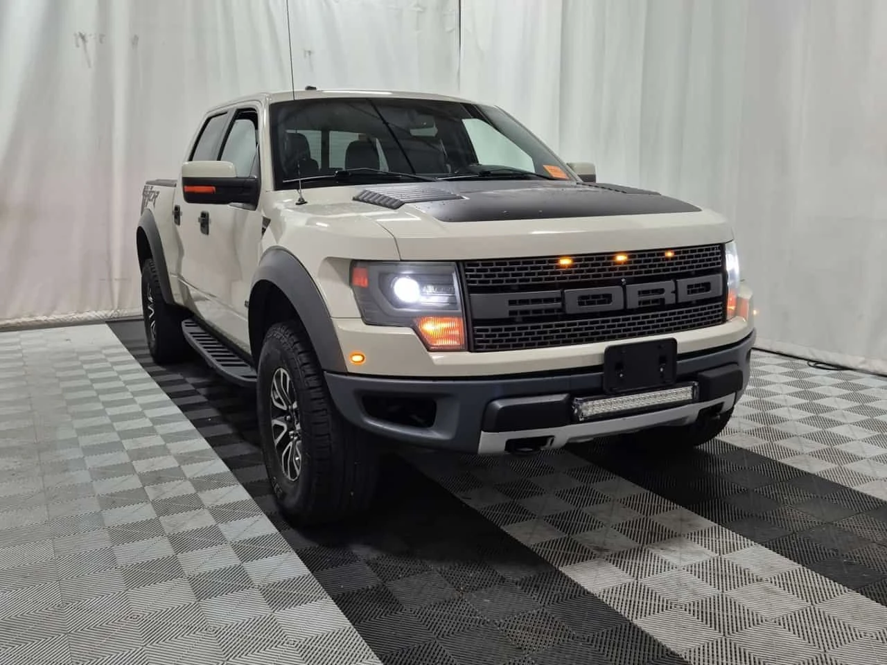 Ford F150 * 6.2* SVT RAPTOR CREW CAB SHORT BED* АВТОКРЕДИТ* , снимка 2 - Автомобили и джипове - 55670660