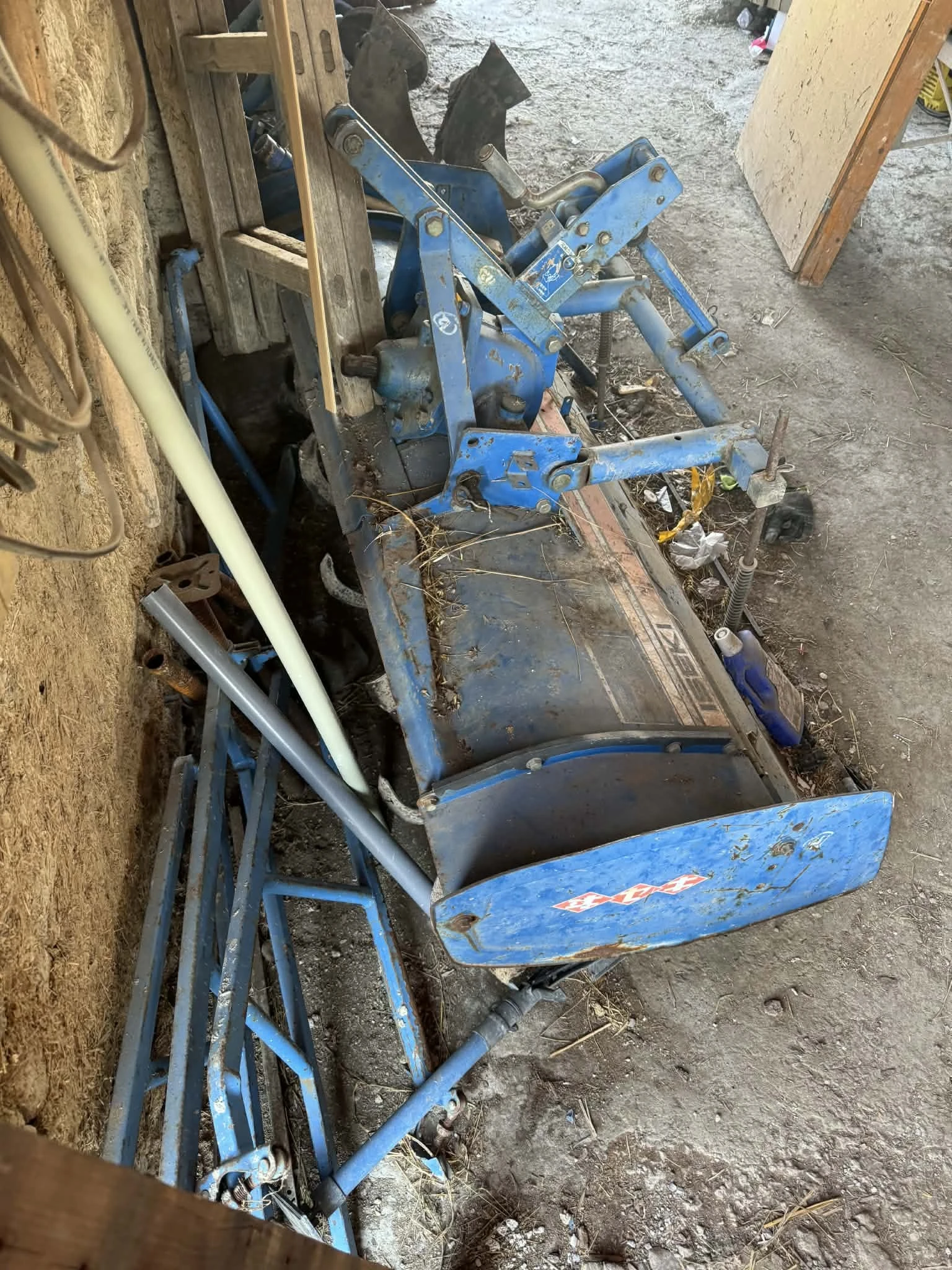 Трактор ISEKI TL2300F, снимка 7 - Селскостопанска техника - 54162744