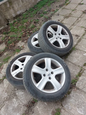 Гуми с джанти Vredestein 205/55R16, снимка 1 - Гуми и джанти - 49504586