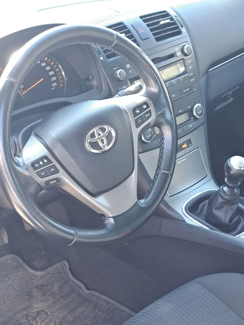 Toyota Avensis 2.2 150h.p., снимка 10 - Автомобили и джипове - 47892541