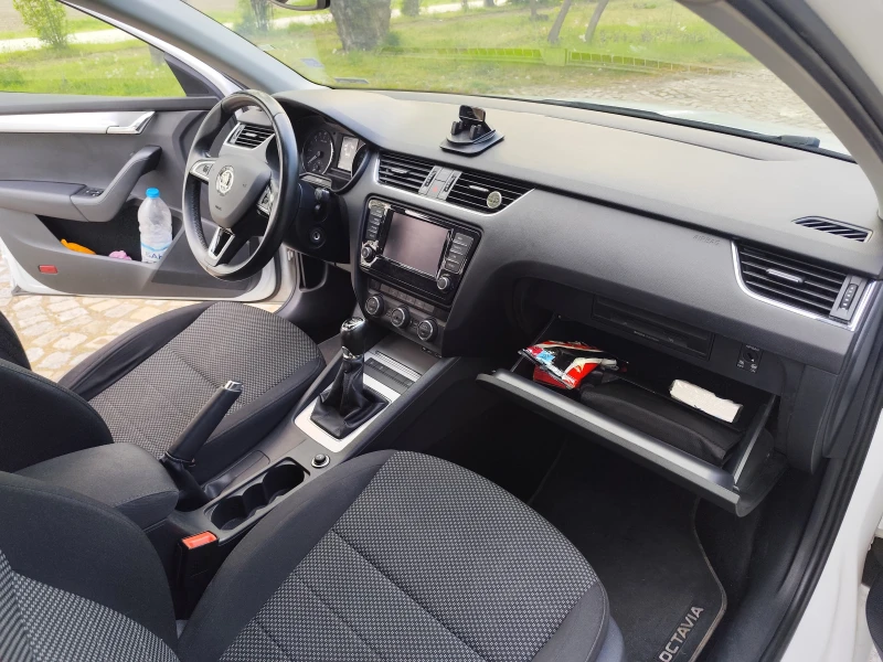 Skoda Octavia 1.6 TDI 4x4, снимка 5 - Автомобили и джипове - 49980231
