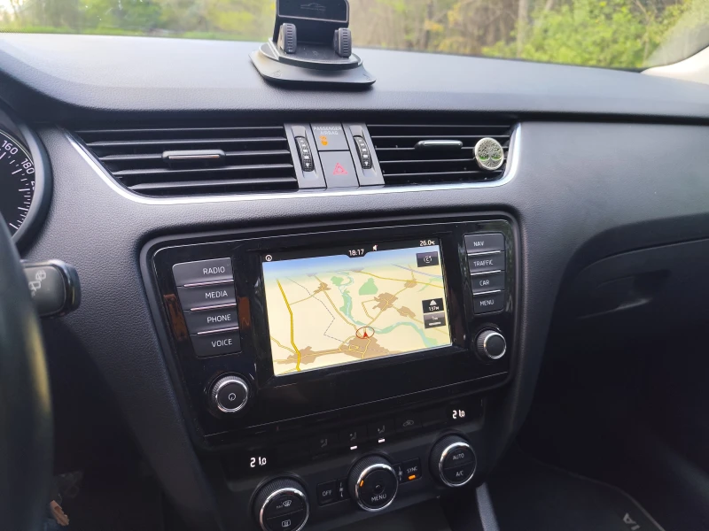 Skoda Octavia 1.6 TDI 4x4, снимка 7 - Автомобили и джипове - 49980231