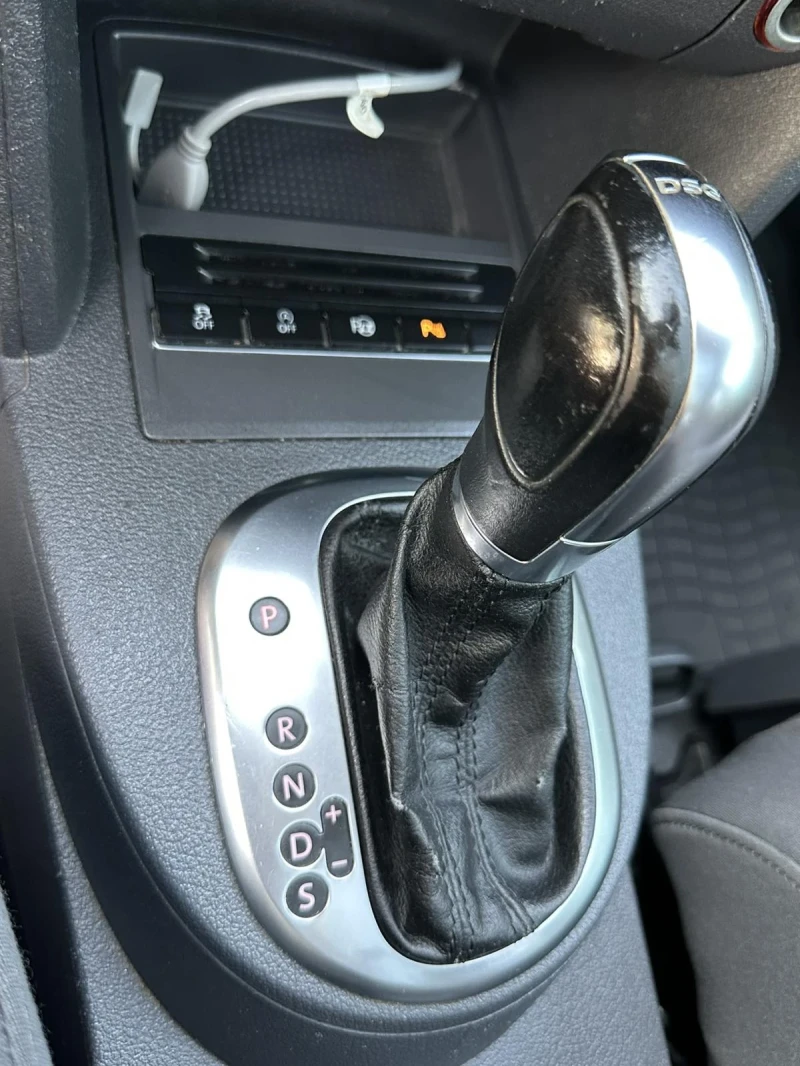 VW Touran, снимка 6 - Автомобили и джипове - 51191678