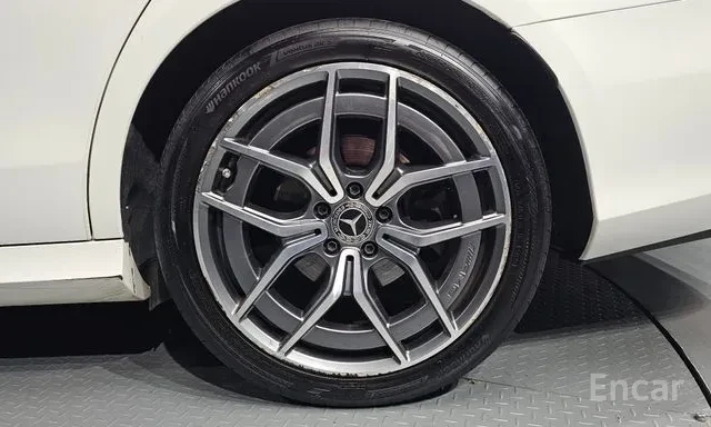 Mercedes-Benz E 220 D * AMG ПАКЕТ * FACELIFT * HEAD UP * 360 КАМЕРА * , снимка 5 - Автомобили и джипове - 56092926