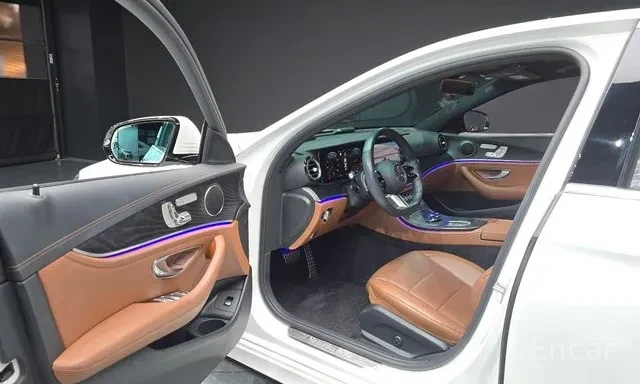 Mercedes-Benz E 220 D * AMG ПАКЕТ * FACELIFT * HEAD UP * 360 КАМЕРА * , снимка 6 - Автомобили и джипове - 56092926