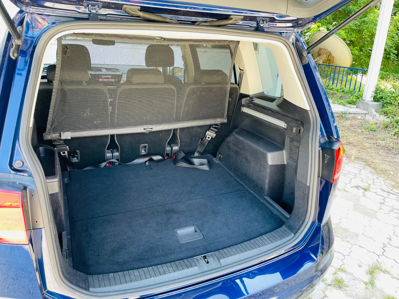 VW Touran Регистрирана , с платена гражданска за една година - изображение 7