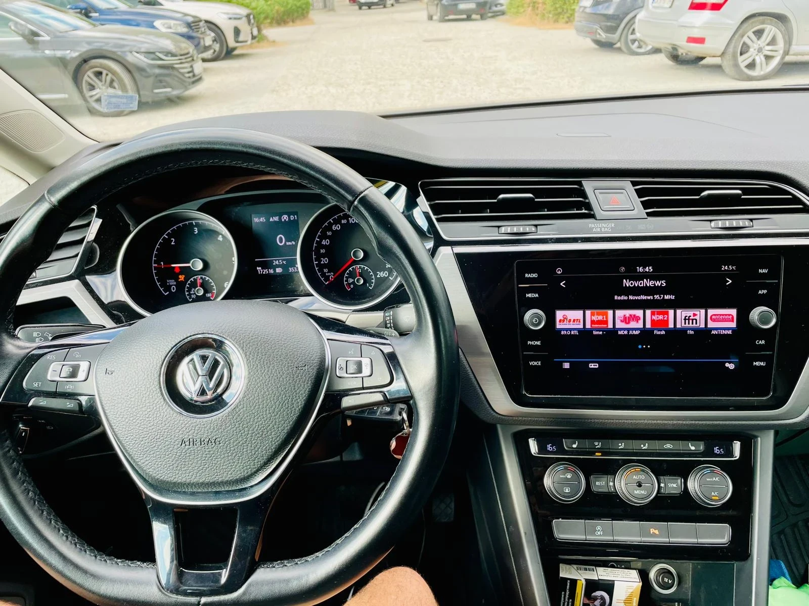 VW Touran Регистрирана , с платена гражданска за една година - изображение 3