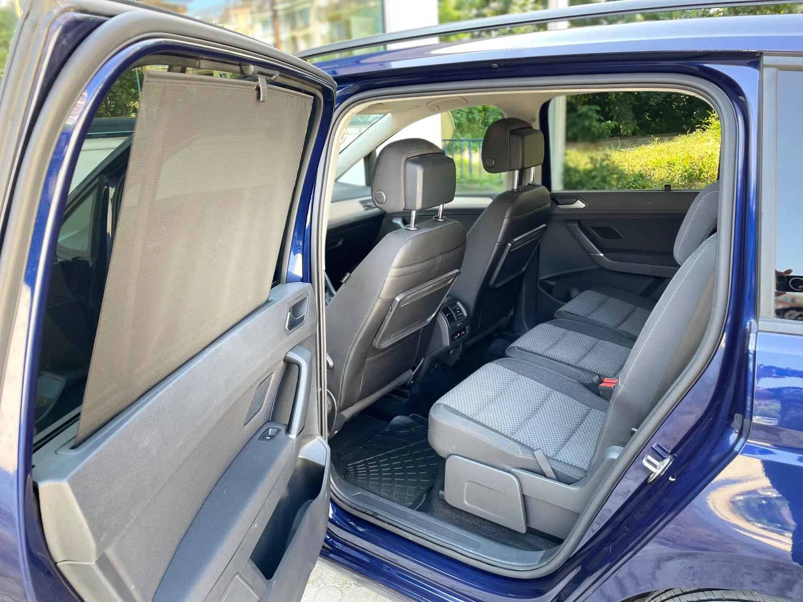 VW Touran Регистрирана , с платена гражданска за една година - изображение 9