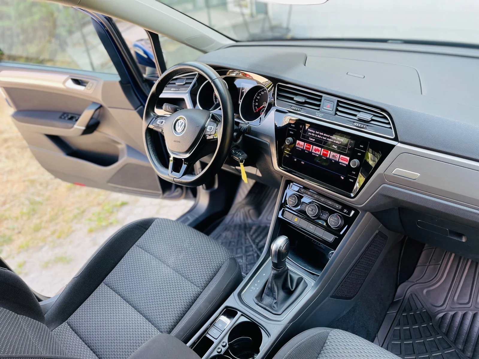 VW Touran Регистрирана , с платена гражданска за една година - изображение 8