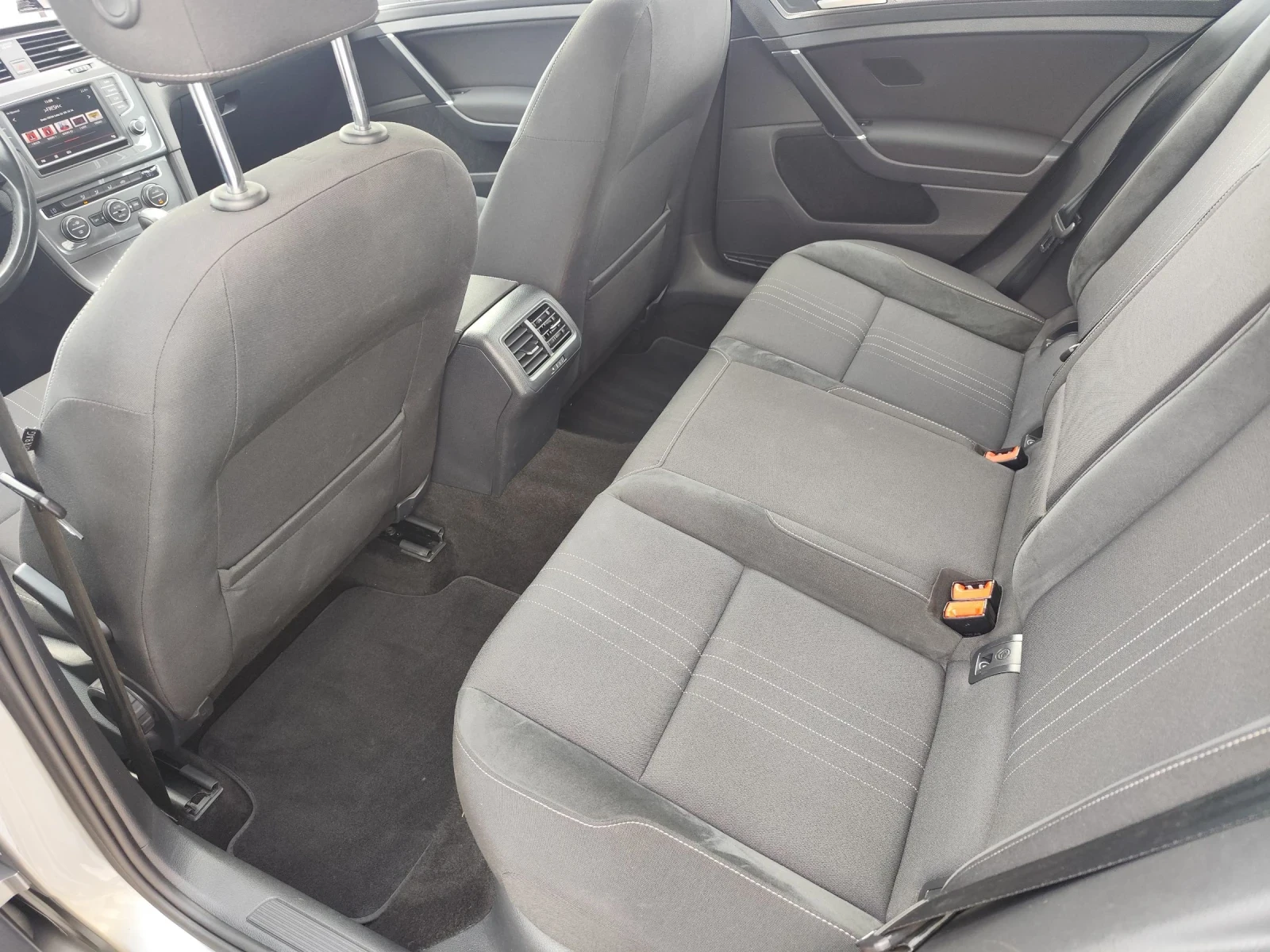 VW Golf AllTrack(4x4) 2.0Tdi Euro6B Dinamic Light DSG 6s - изображение 10