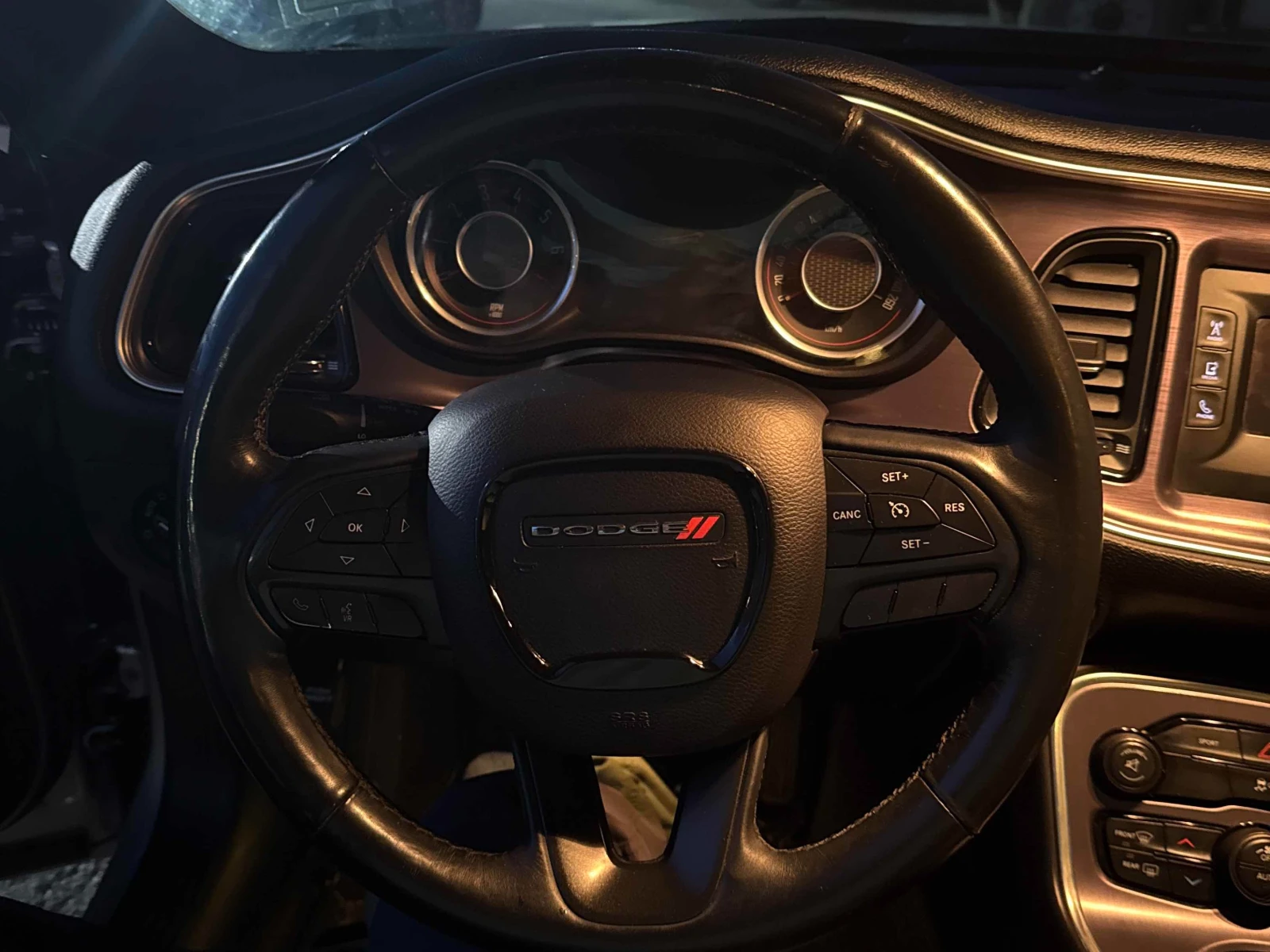 Dodge Challenger SXT * * CARFAX * *   * *  | Mobile.bg   7