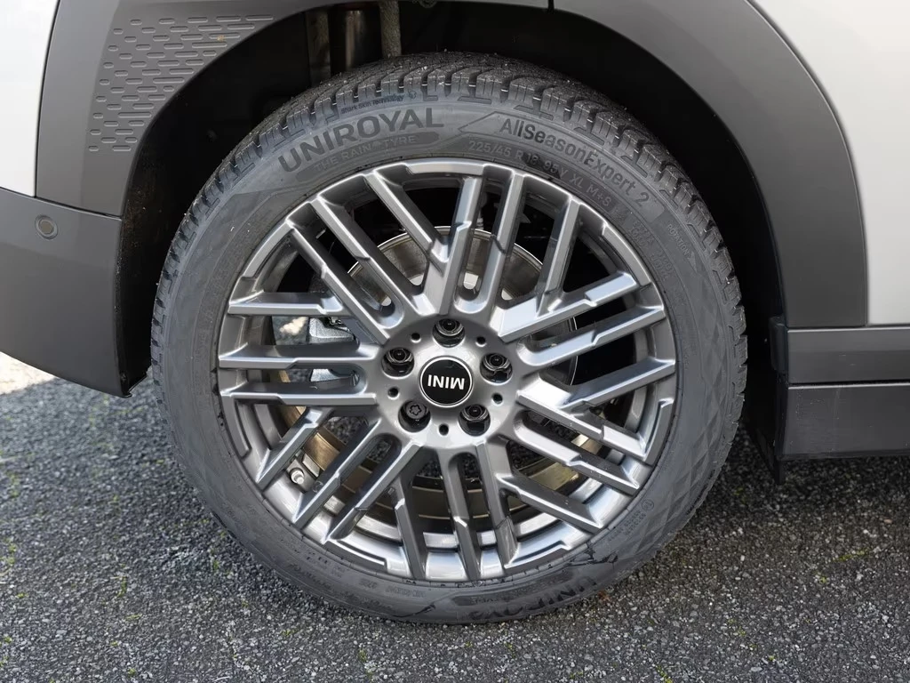 Mini Aceman E ESSENTIAL TRIM LED CAMERA, снимка 6 - Автомобили и джипове - 53865396