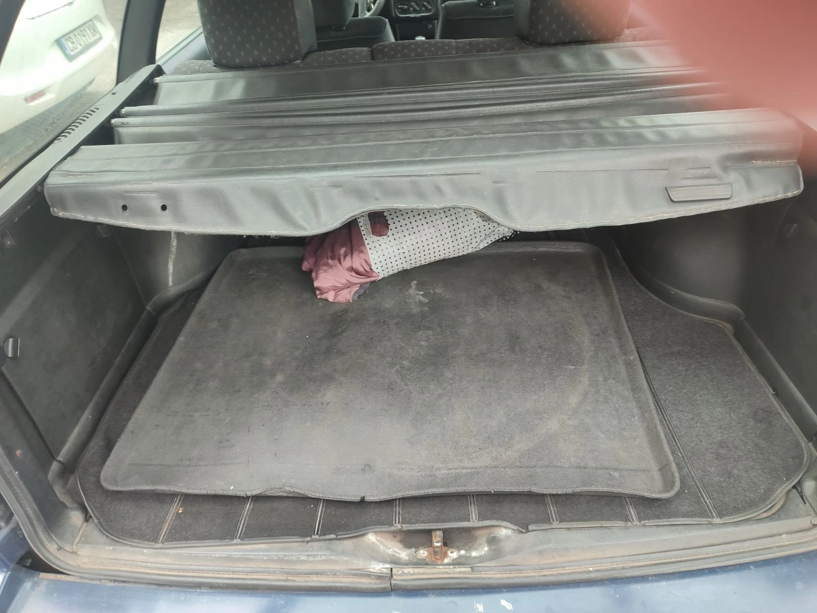 VW Passat 1.9ТД, снимка 6 - Автомобили и джипове - 54215581