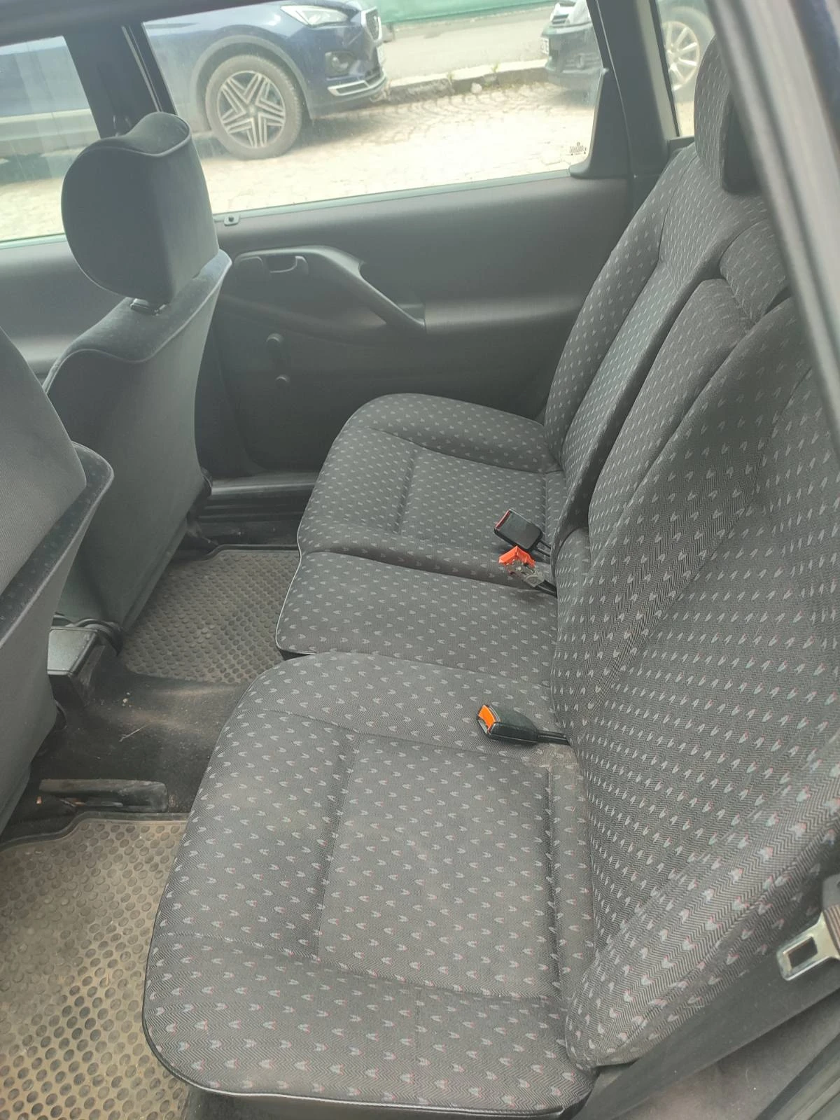 VW Passat 1.9ТД, снимка 5 - Автомобили и джипове - 54215581