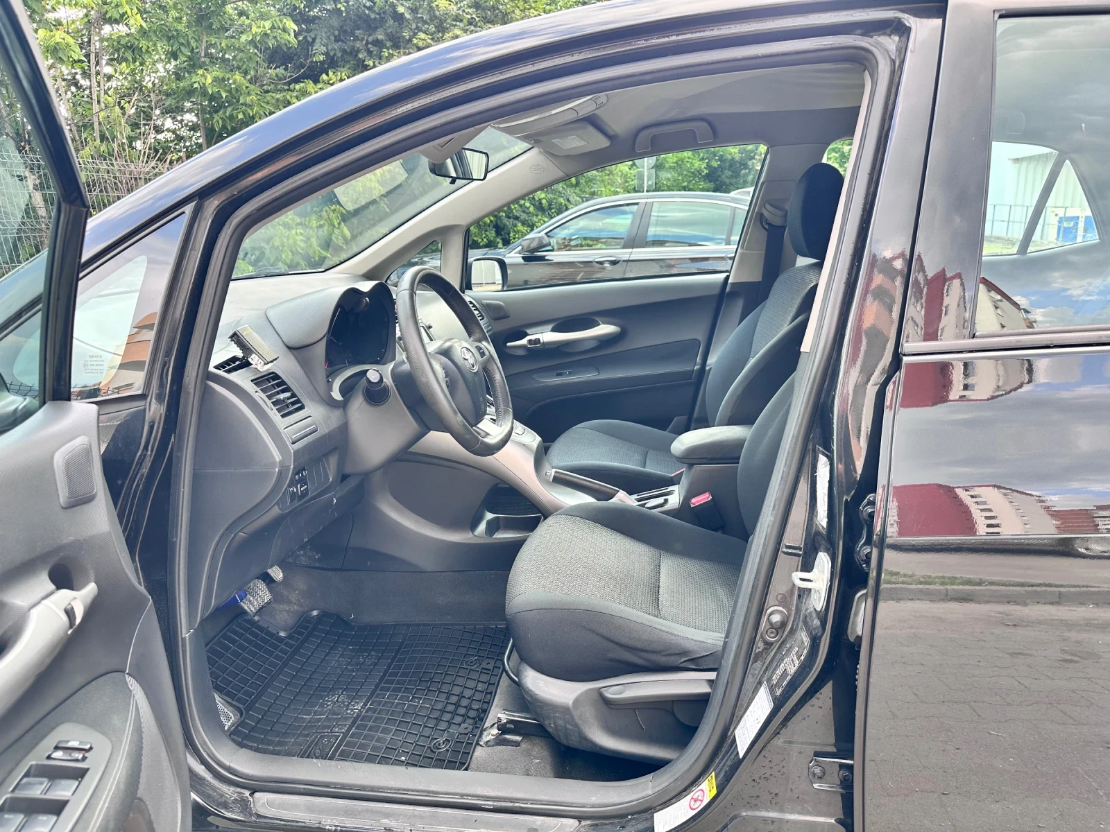 Toyota Auris, снимка 12 - Автомобили и джипове - 54824569