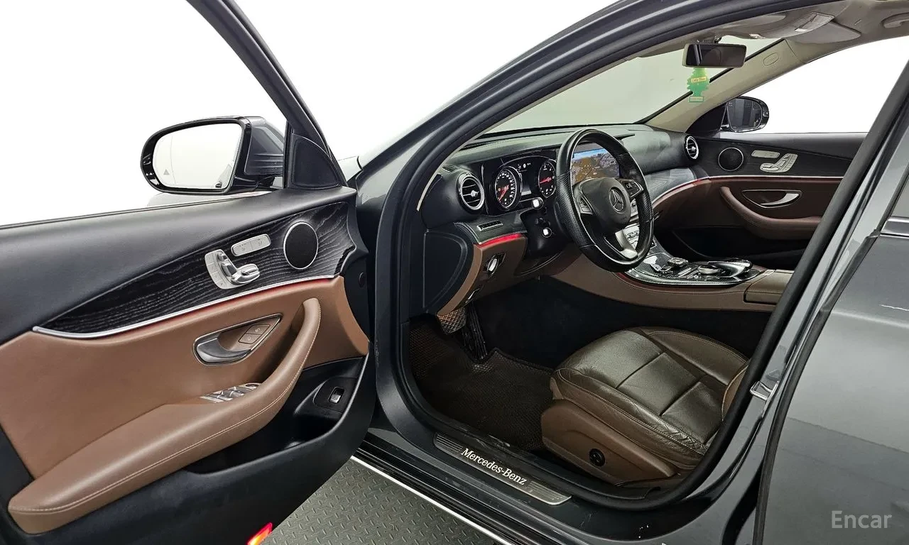 Mercedes-Benz E 220 Avantgarde | 9G-TRONIC | КОЖА | КАМЕРА | NAVI | , снимка 10 - Автомобили и джипове - 55023098