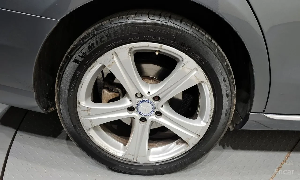 Mercedes-Benz E 220 Avantgarde | 9G-TRONIC | КОЖА | КАМЕРА | NAVI | , снимка 5 - Автомобили и джипове - 55023098