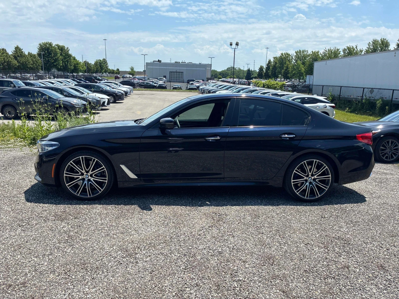 BMW 540 Xi* M-Pack* Обдухване* Масаж* HUD* Harman Kardon, снимка 3 - Автомобили и джипове - 55241572