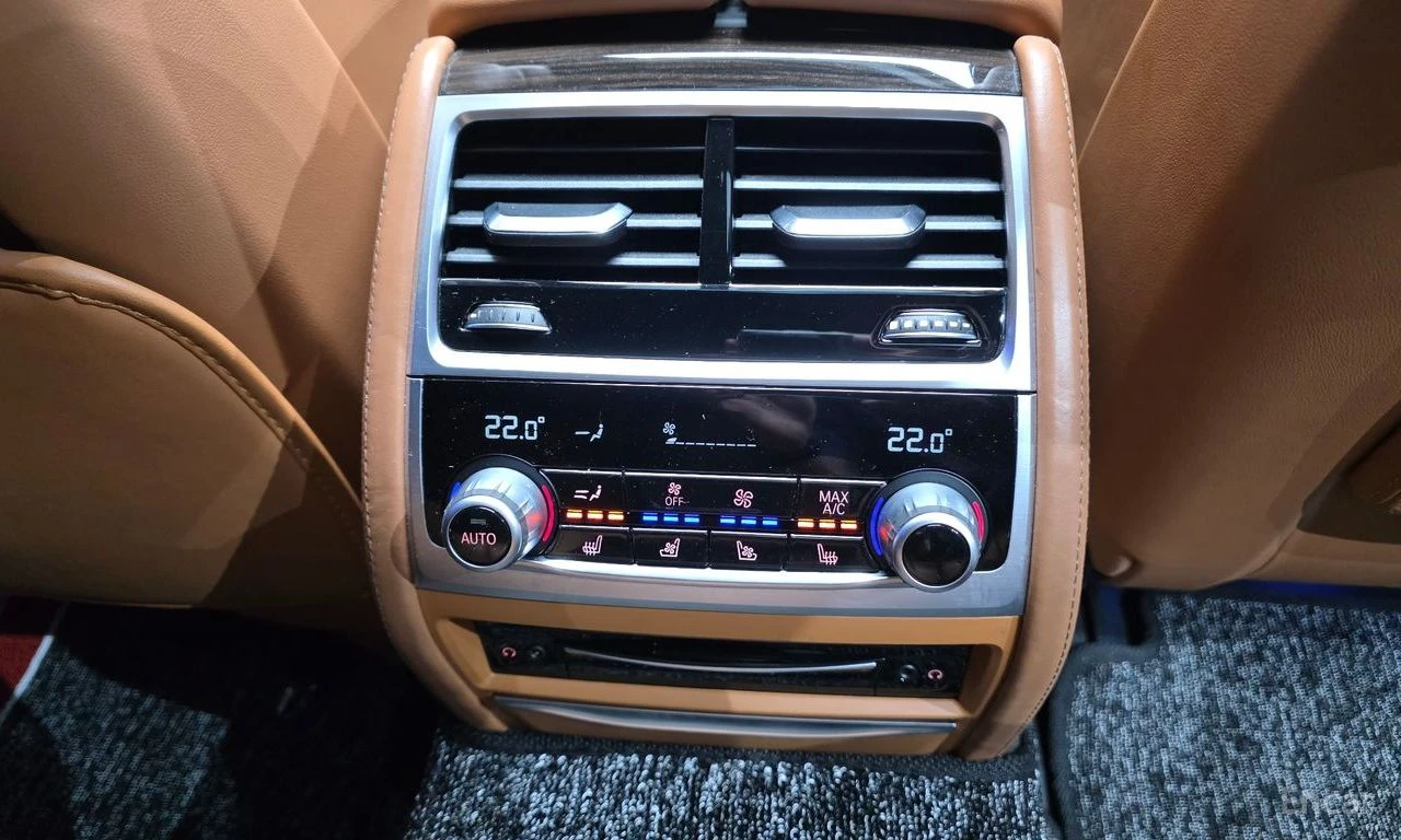 BMW 740 Li* XDRIVE* ОБДУХВАНЕ* HARMON* KARDON* ДИСТРОНИК* , снимка 15 - Автомобили и джипове - 55309150
