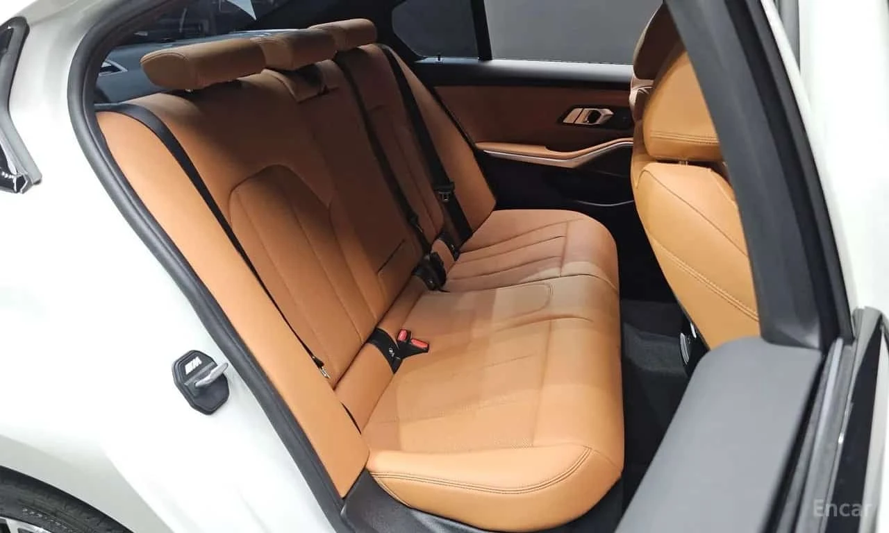 BMW 320 i M-PACK| HAR/KAR| HUD| ПАМЕТ| 360, снимка 11 - Автомобили и джипове - 56169175