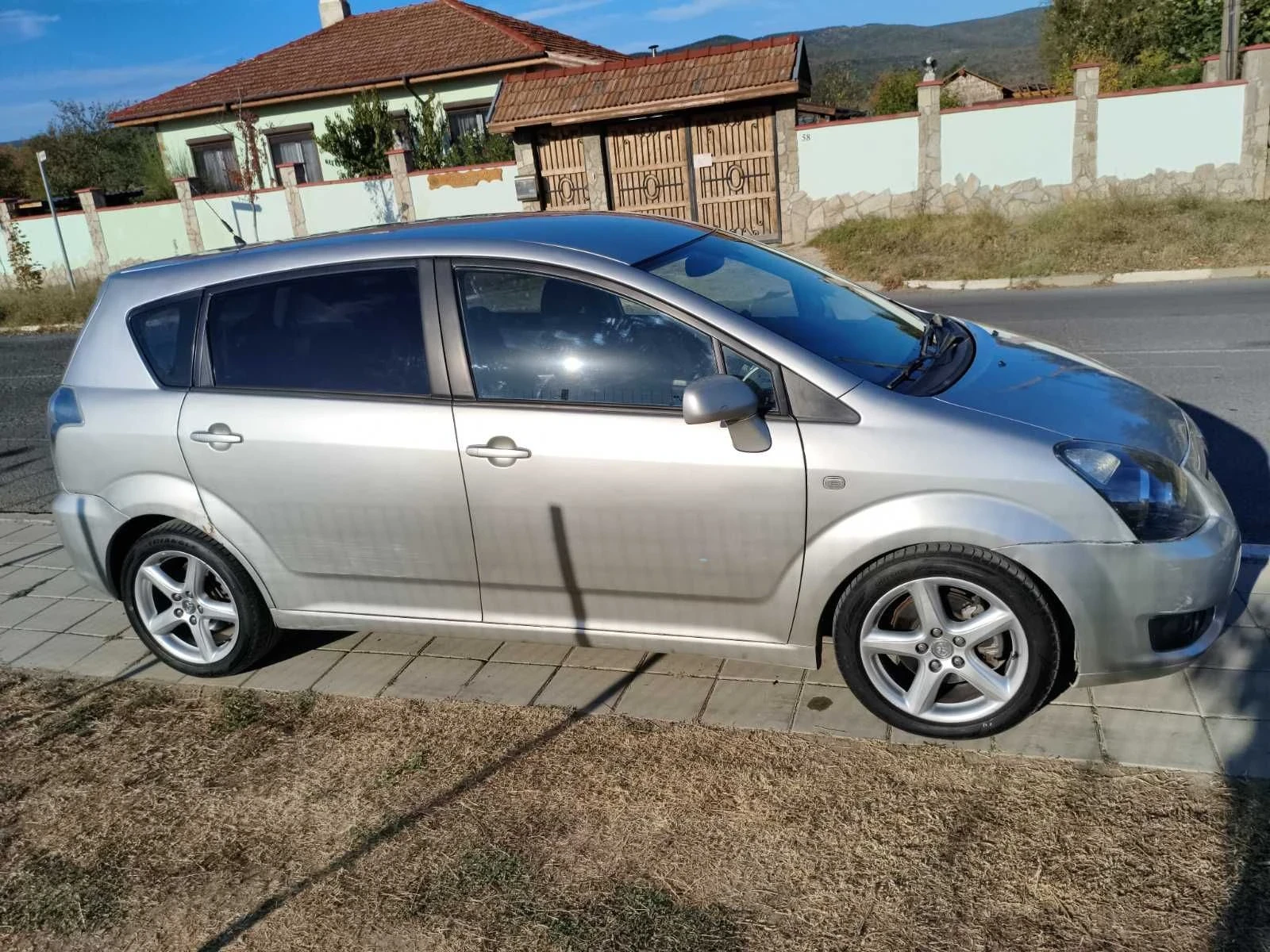 Toyota Corolla verso, снимка 7 - Автомобили и джипове - 56464697
