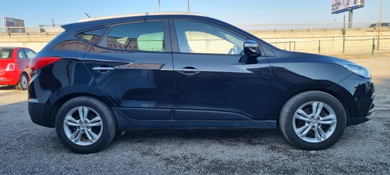 Hyundai IX35 2.0 CRDI/ 4x4/ Автоматик/ Панорама/ Навигация, снимка 4 - Автомобили и джипове - 49027438