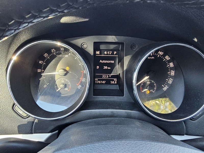 Skoda Yeti 1.6tdi 110p.s. DSG, снимка 17 - Автомобили и джипове - 50132616