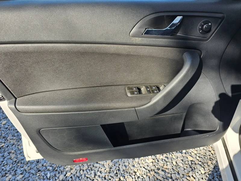 Skoda Yeti 1.6tdi 110p.s. DSG, снимка 8 - Автомобили и джипове - 50132616