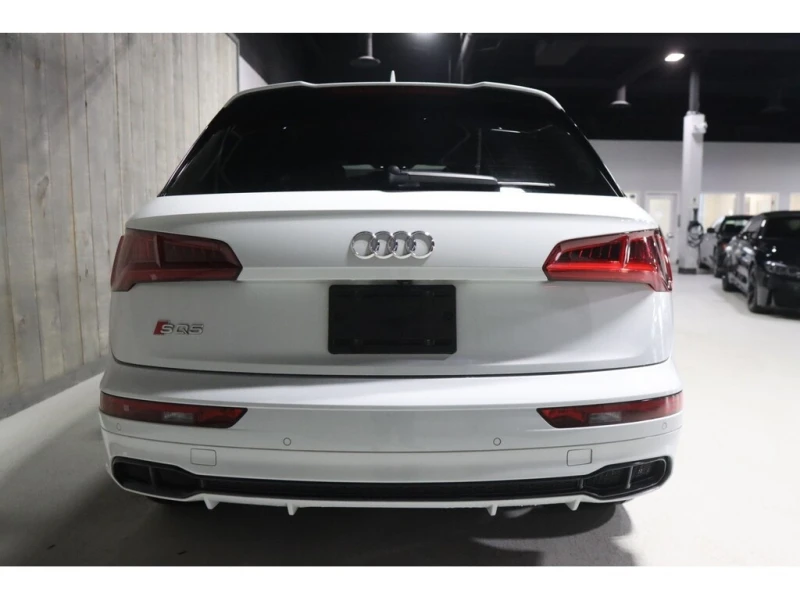 Audi SQ5 * TECHNIK 3.0T| FULL SERVICE RECORDS| BLACK OPTICS, снимка 6 - Автомобили и джипове - 52845876